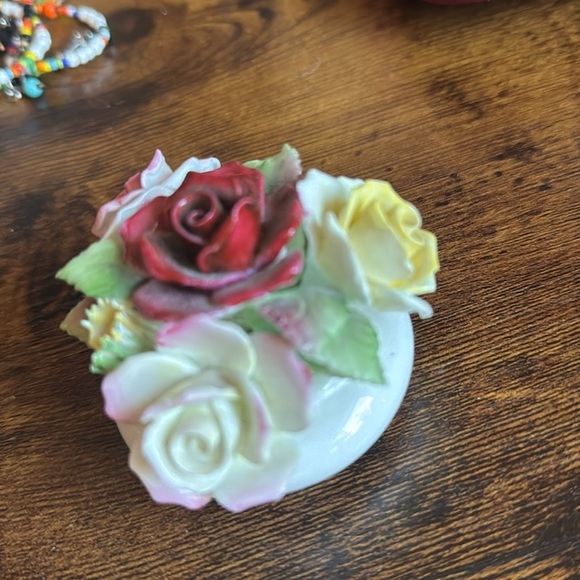 Vintage Royal Doulton Bone China Floral Bouquet Figurine 50's - Picture 4 of 8